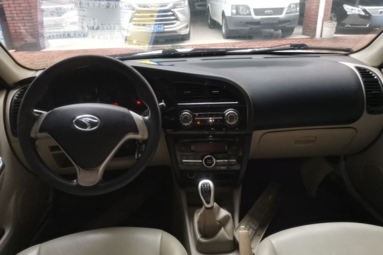 Used Soueast V3 Lingyue 2014 1.5L Manual Entry-Level Version Center Console