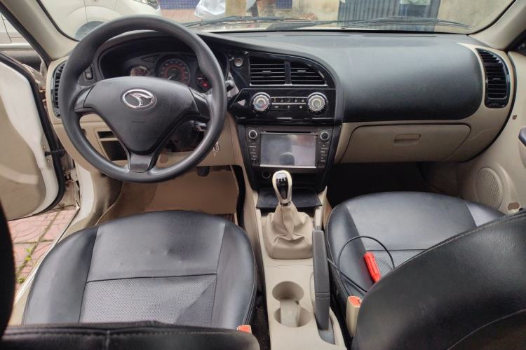 Used Soueast V3 Lingyue 2014 1.5L Manual Entry-Level Version Center Console