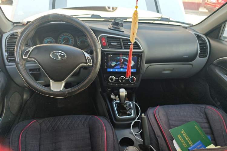 Used Soueast V3 Lingyue 2014 1.5L Manual Style Value Edition Center Console