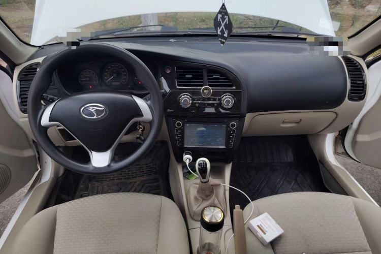 Used Soueast V3 Lingyue 2014 1.5L Manual Entry-Level Version Center Console