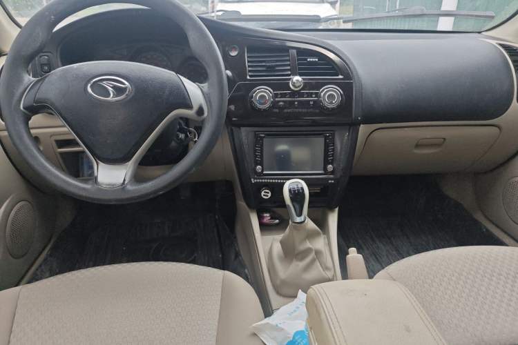 Used Soueast V3 Lingyue 2014 1.5L Manual Entry-Level Version Center Console