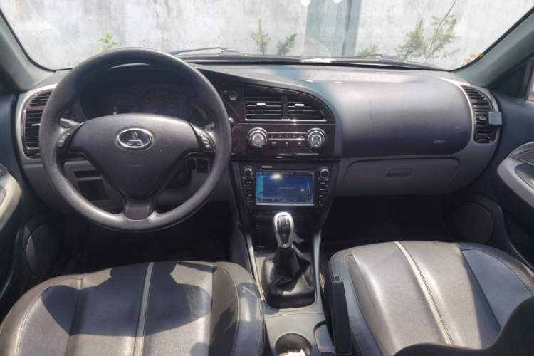Used Soueast V3 Lingyue 2014 1.5L Manual Style Value Edition Center Console