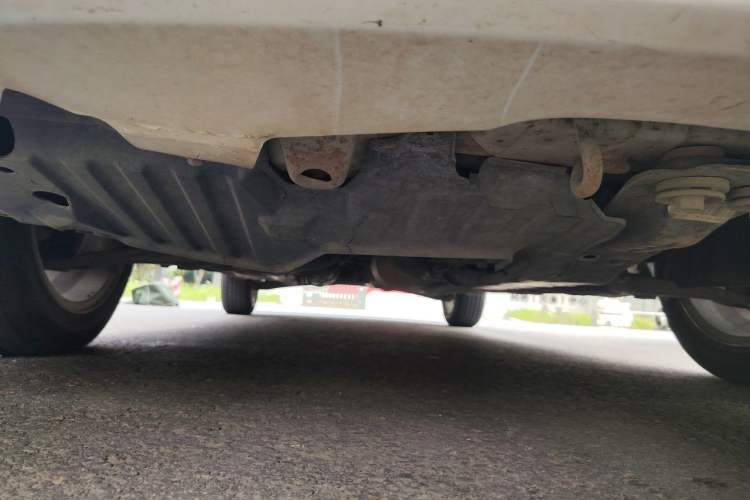 Used Soueast V3 Lingyue 2014 1.5L Manual Entry-Level Version Chassis Rear Right