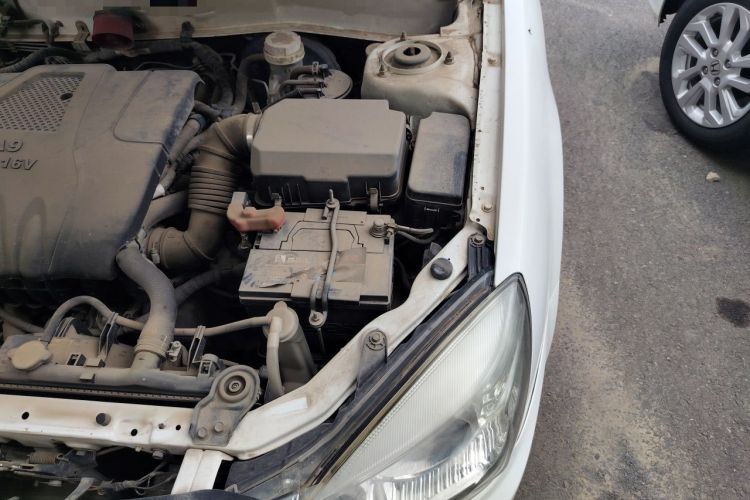 Used Soueast V3 Lingyue 2014 1.5L Manual Entry-Level Version Engine Bay Left