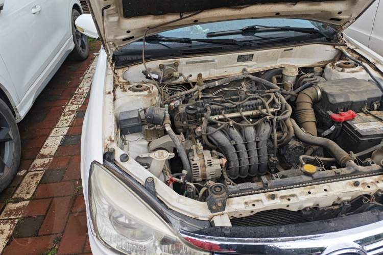 Used Soueast V3 Lingyue 2014 1.5L Manual Entry-Level Version Engine Bay Right