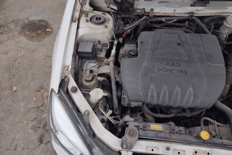 Used Soueast V3 Lingyue 2014 1.5L Manual Entry-Level Version Engine Bay Right