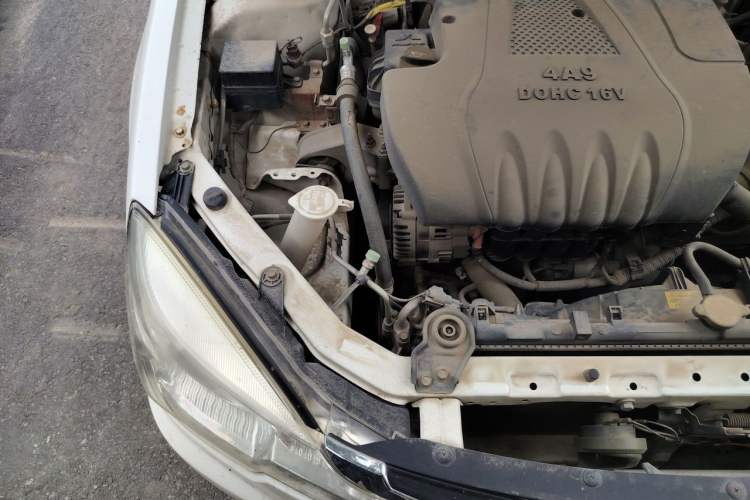 Used Soueast V3 Lingyue 2014 1.5L Manual Entry-Level Version Engine Bay Right
