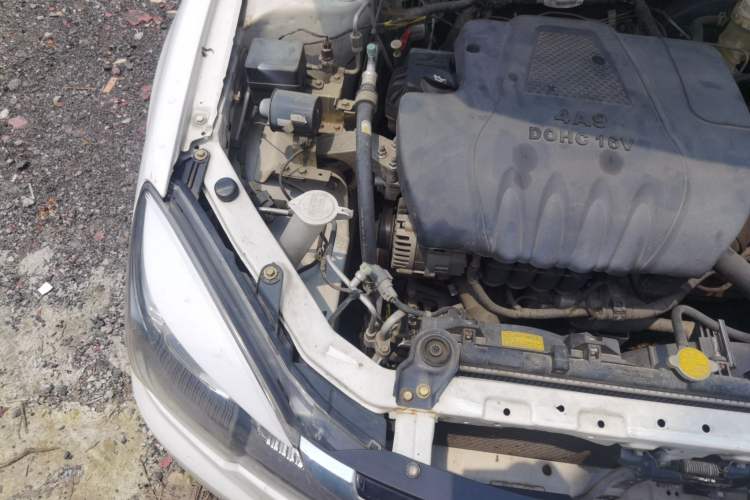 Used Soueast V3 Lingyue 2014 1.5L Manual Style Value Edition Engine Bay Right