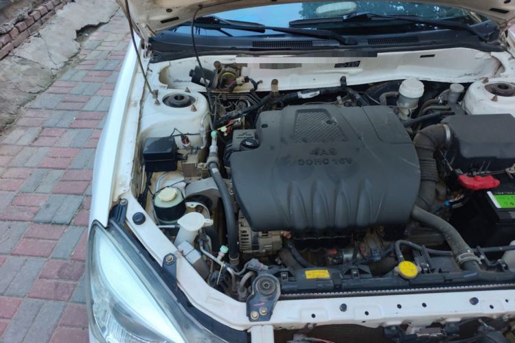 Used Soueast V3 Lingyue 2014 1.5L Manual Entry-Level Version Engine Bay Right