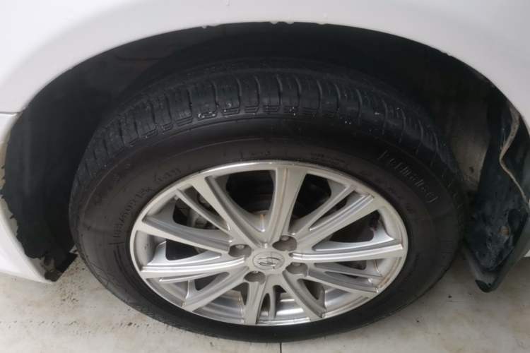 Used Soueast V3 Lingyue 2014 1.5L Manual Entry-Level Version Exterior 4