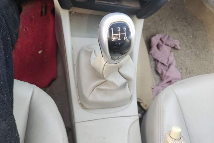 Used Soueast V3 Lingyue 2014 1.5L Manual Smart Edition Gear Lever