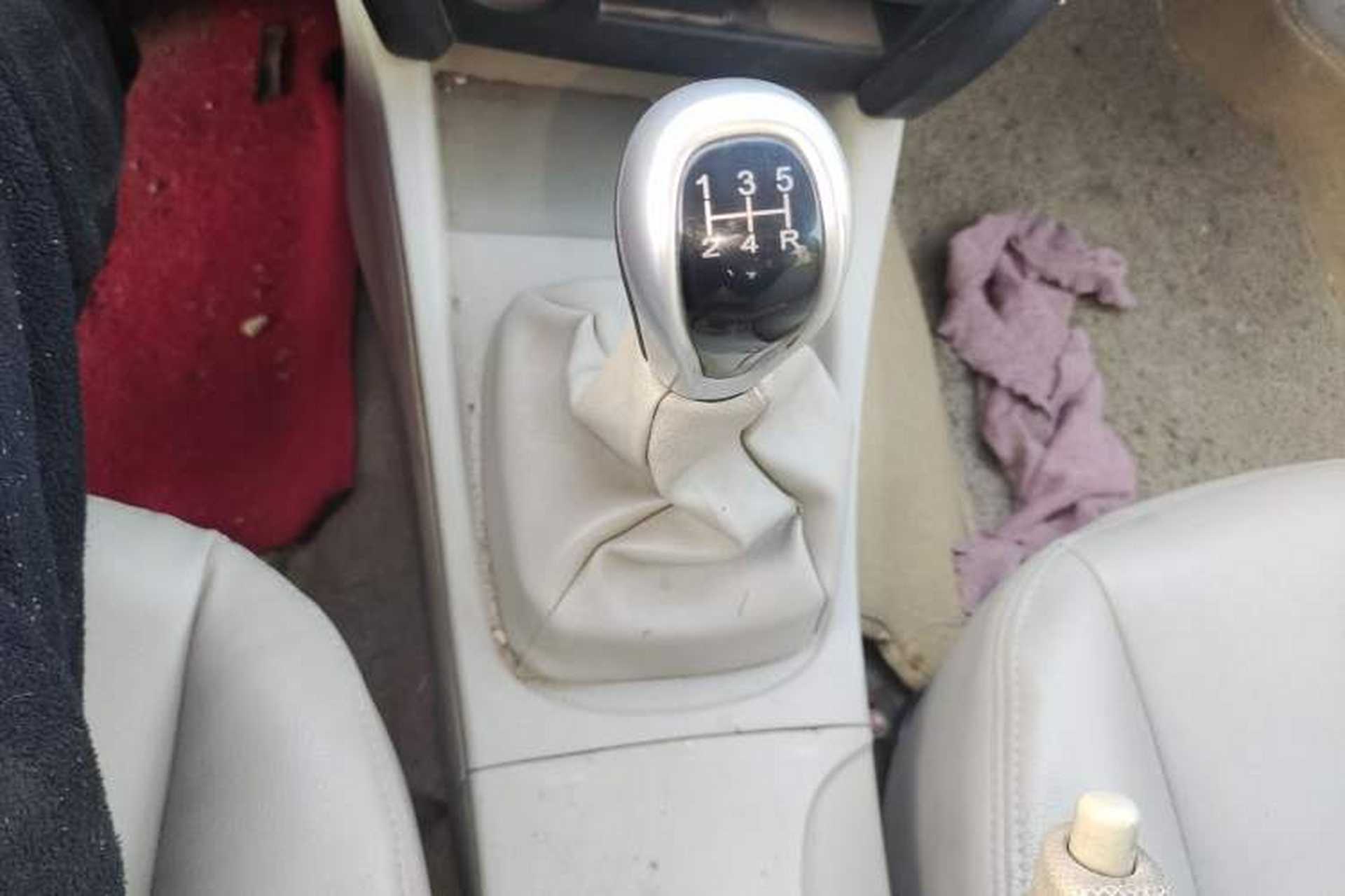 Used Soueast V3 Lingyue 2014 1.5L Manual Smart Edition Gear Lever