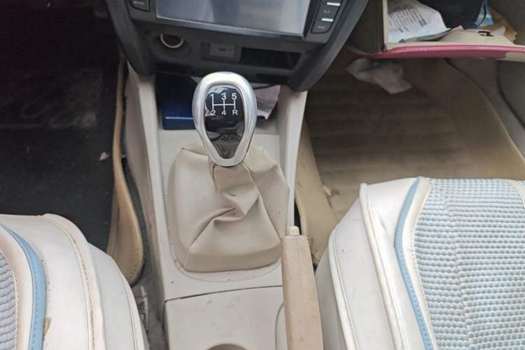Used Soueast V3 Lingyue 2014 1.5L Manual Entry-Level Version Gear Lever