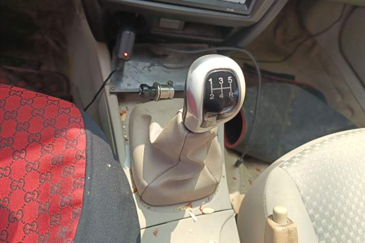 Used Soueast V3 Lingyue 2014 1.5L Manual Smart Edition Gear Lever