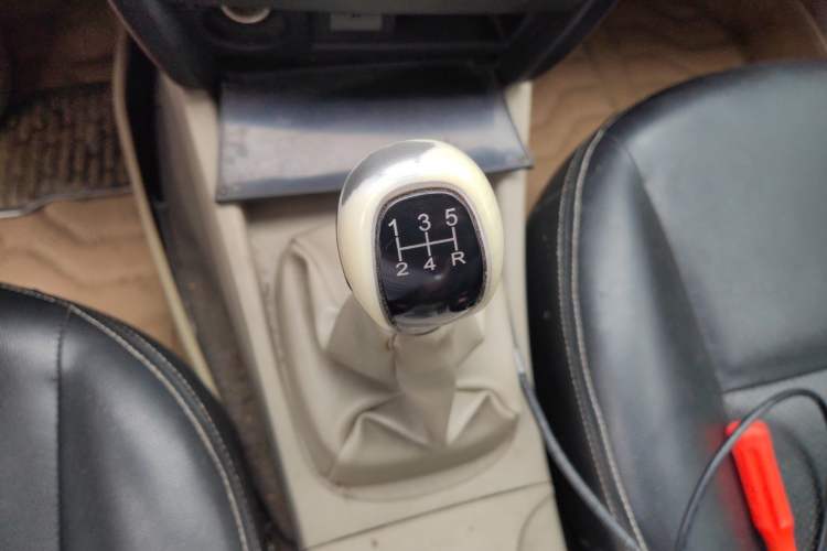 Used Soueast V3 Lingyue 2014 1.5L Manual Entry-Level Version Gear Lever