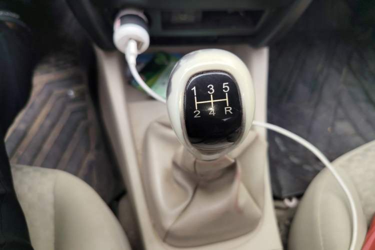 Used Soueast V3 Lingyue 2014 1.5L Manual Entry-Level Version Gear Lever