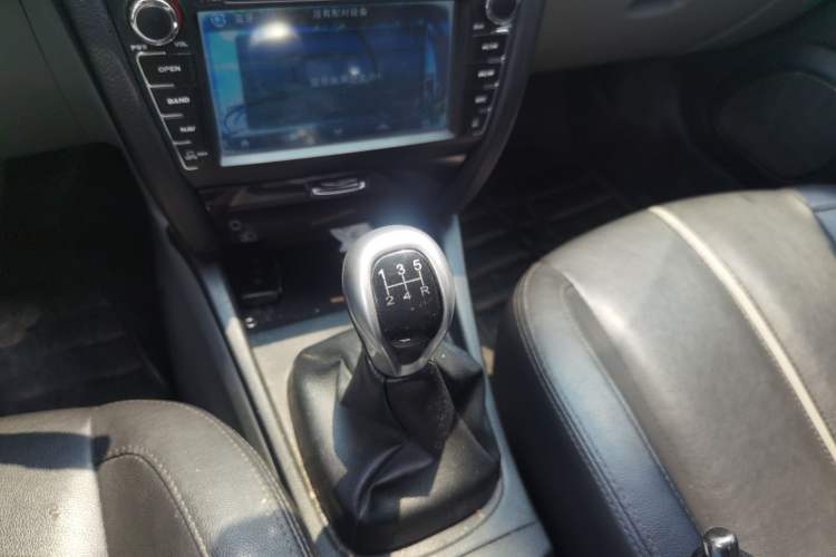 Used Soueast V3 Lingyue 2014 1.5L Manual Style Value Edition Gear Lever