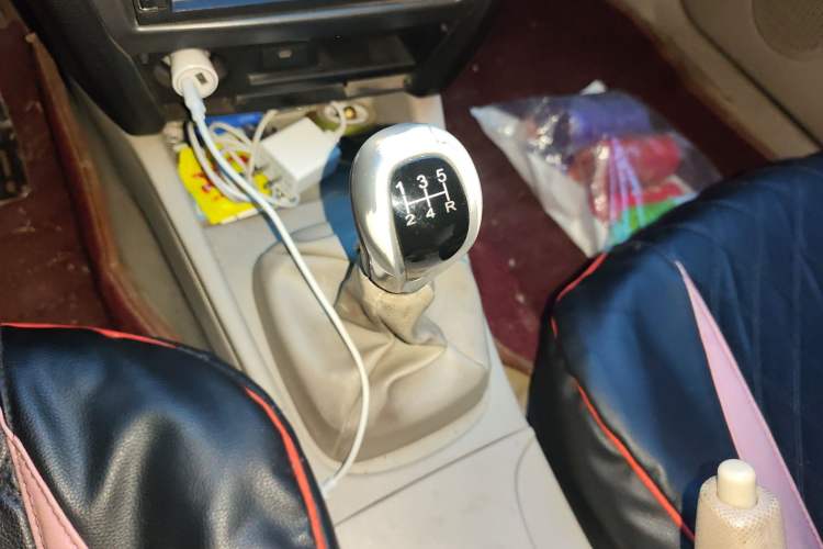 Used Soueast V3 Lingyue 2014 1.5L Manual Entry-Level Version Gear Lever