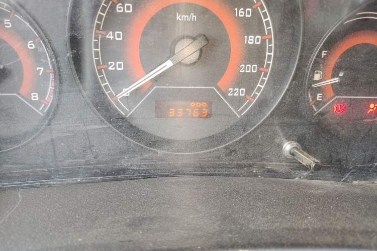 Used Soueast V3 Lingyue 2014 1.5L Manual Smart Edition Odometer Close Up