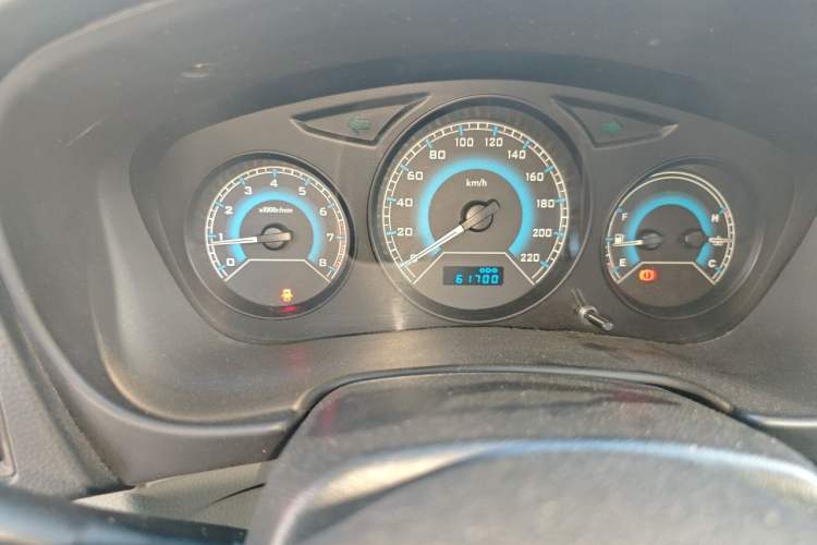 Used Soueast V3 Lingyue 2014 1.5L Manual Style Value Edition Odometer Close Up