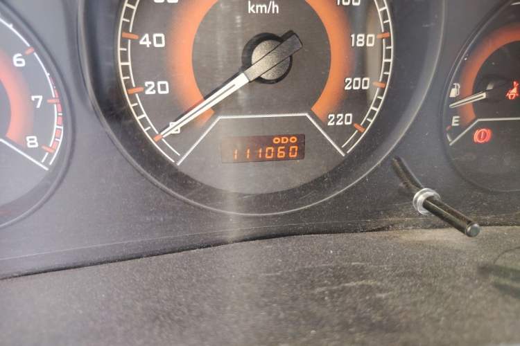 Used Soueast V3 Lingyue 2014 1.5L Manual Entry-Level Version Odometer Close Up