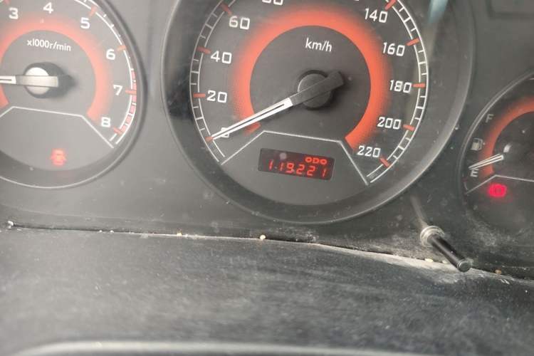 Used Soueast V3 Lingyue 2014 1.5L Manual Entry-Level Version Odometer Close Up