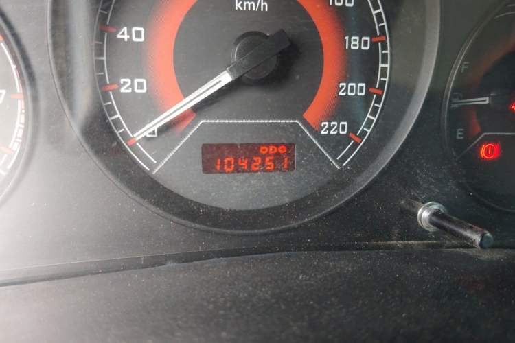 Used Soueast V3 Lingyue 2014 1.5L Manual Smart Edition Odometer Close Up
