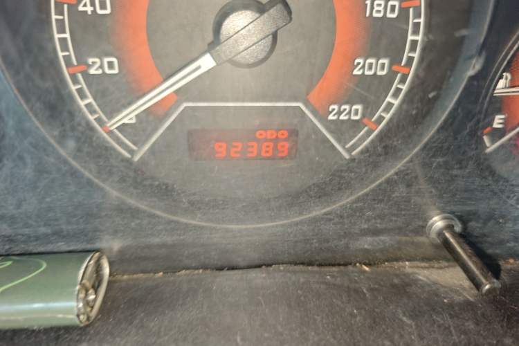Used Soueast V3 Lingyue 2014 1.5L Manual Smart Edition Odometer Close Up