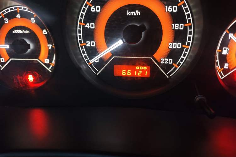 Used Soueast V3 Lingyue 2014 1.5L Manual Entry-Level Version Odometer Close Up