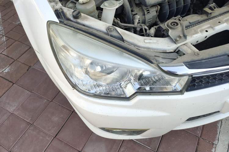 Used Soueast V3 Lingyue 2014 1.5L Manual Smart Edition Right Front Headlight