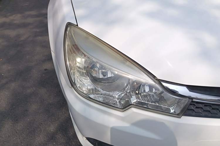 Used Soueast V3 Lingyue 2014 1.5L Manual Smart Edition Right Front Headlight