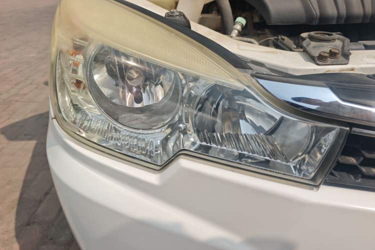 Used Soueast V3 Lingyue 2014 1.5L Manual Entry-Level Version Right Front Headlight