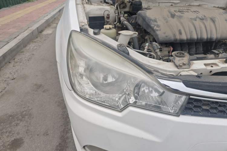 Used Soueast V3 Lingyue 2014 1.5L Manual Entry-Level Version Right Front Headlight