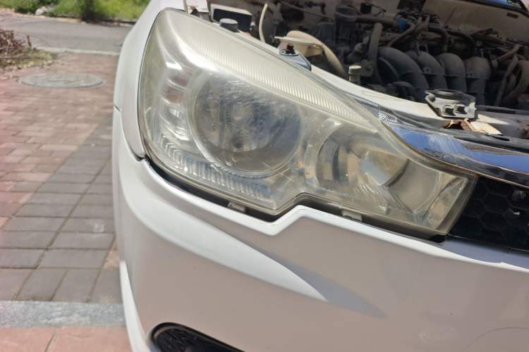 Used Soueast V3 Lingyue 2014 1.5L Manual Smart Edition Right Front Headlight