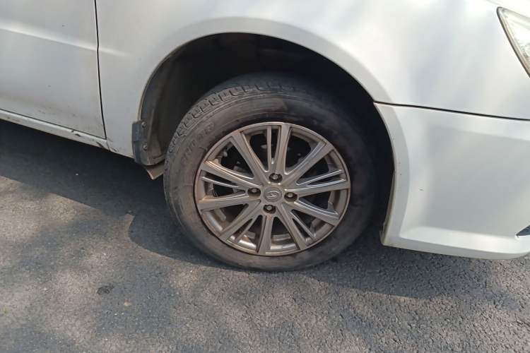 Used Soueast V3 Lingyue 2014 1.5L Manual Smart Edition Right Front Wheel Hub
