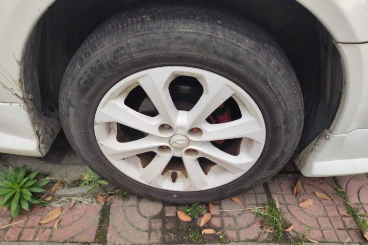 Used Soueast V3 Lingyue 2014 1.5L Manual Entry-Level Version Right Front Wheel Hub
