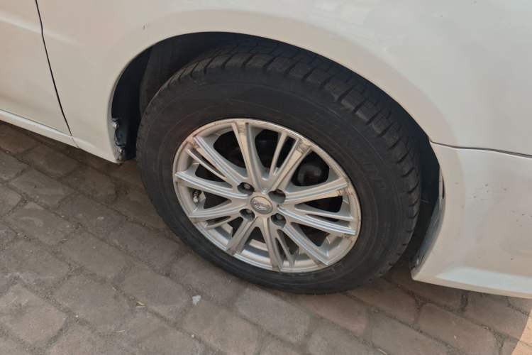 Used Soueast V3 Lingyue 2014 1.5L Manual Entry-Level Version Right Front Wheel Hub