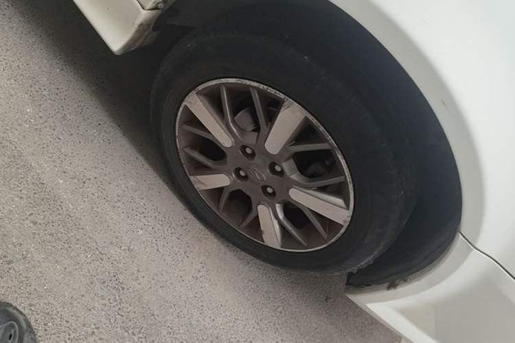 Used Soueast V3 Lingyue 2014 1.5L Manual Style Value Edition Right Front Wheel Hub