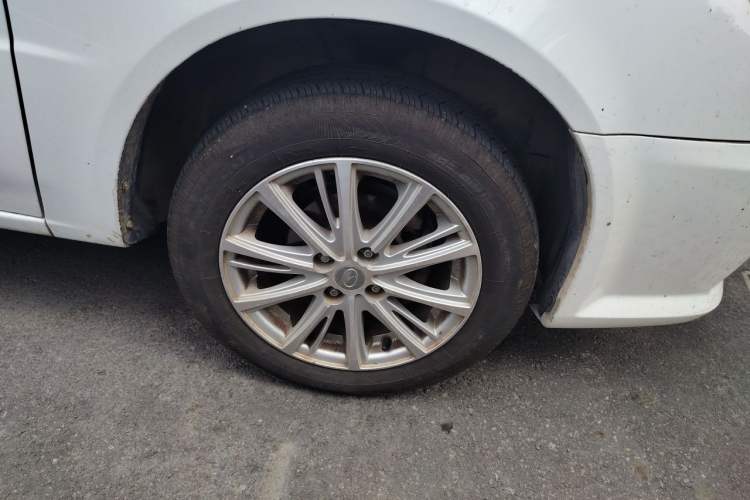 Used Soueast V3 Lingyue 2014 1.5L Manual Entry-Level Version Right Front Wheel Hub