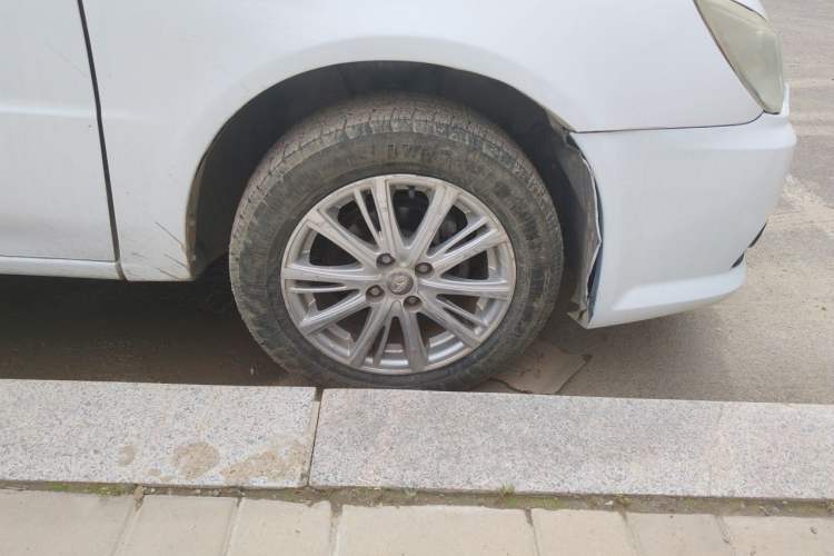 Used Soueast V3 Lingyue 2014 1.5L Manual Smart Edition Right Front Wheel Hub