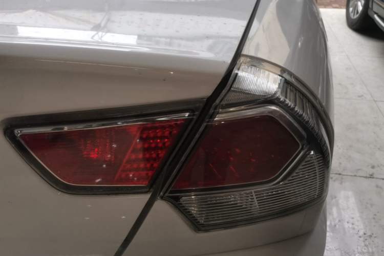 Used Soueast V3 Lingyue 2014 1.5L Manual Entry-Level Version Right Rear Taillight