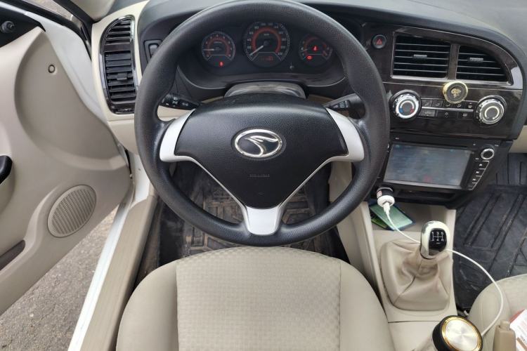 Used Soueast V3 Lingyue 2014 1.5L Manual Entry-Level Version Steering Wheel