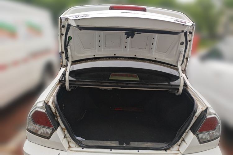 Used Soueast V3 Lingyue 2014 1.5L Manual Entry-Level Version Trunk