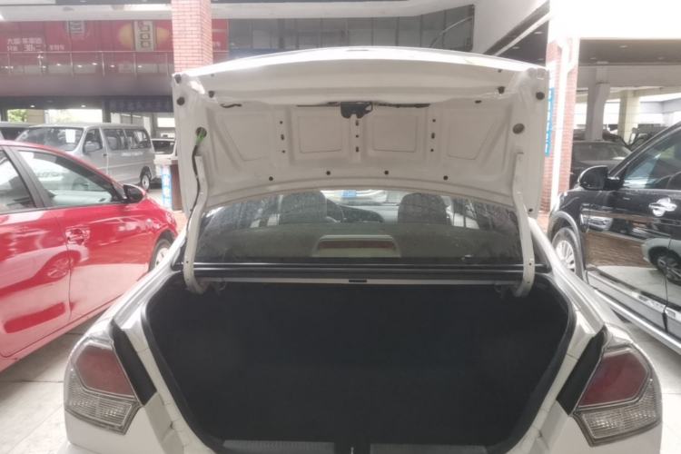 Used Soueast V3 Lingyue 2014 1.5L Manual Entry-Level Version Trunk