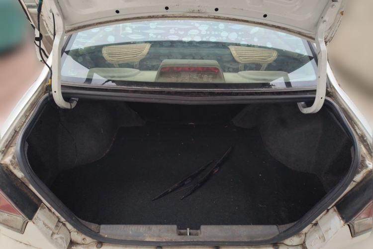 Used Soueast V3 Lingyue 2014 1.5L Manual Entry-Level Version Trunk