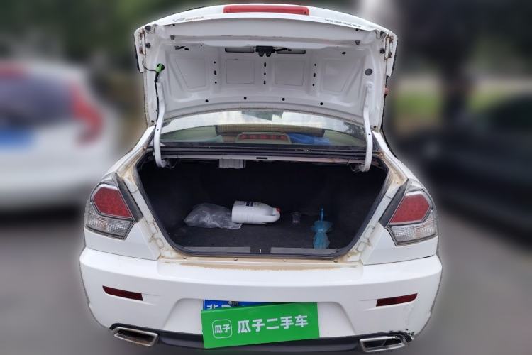 Used Soueast V3 Lingyue 2014 1.5L Manual Entry-Level Version Trunk