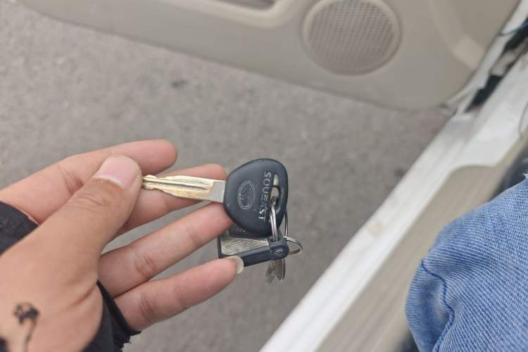 Used Soueast V3 Lingyue 2014 1.5L Manual Entry-Level Version Vehicle Key