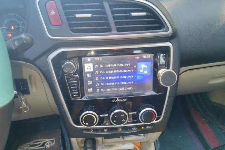 Used Soueast V3 Lingyue 2015 1.5L Manual Happiness Edition Audio And AC Panel