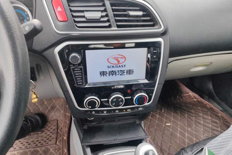 Used Soueast V3 Lingyue 2015 1.5L AMT Happiness Edition Audio And AC Panel