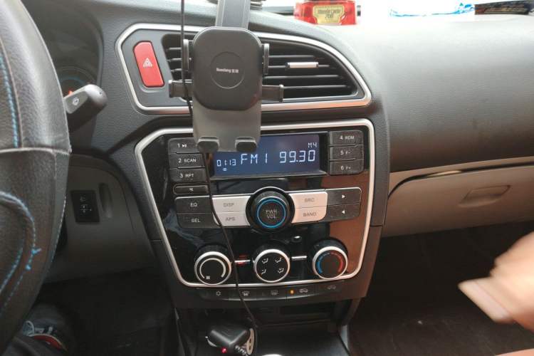 Used Soueast V3 Lingyue 2015 1.5L Manual Style Edition Audio And AC Panel